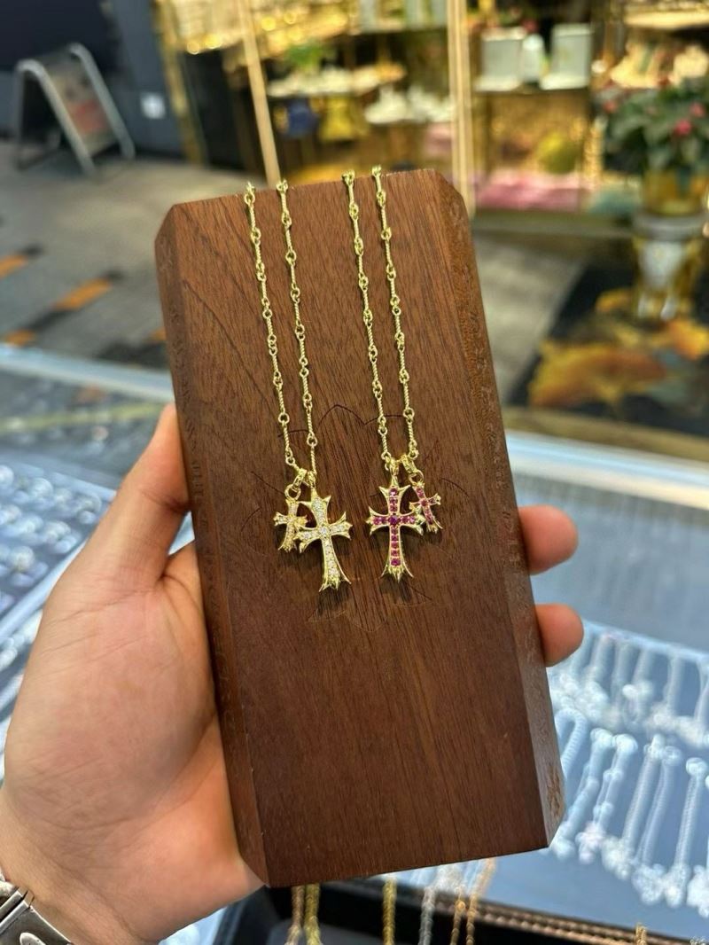 Ch*0me He**ts necklaces